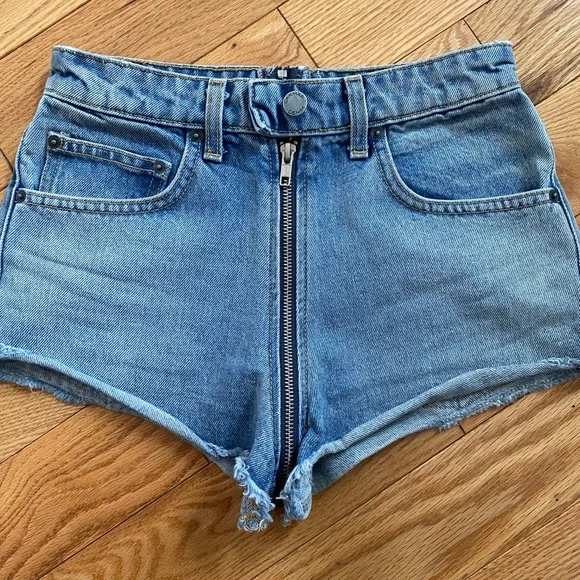 Carmar Denim Jean Shorts With Zipper In Back Carmar Shorts Carmar